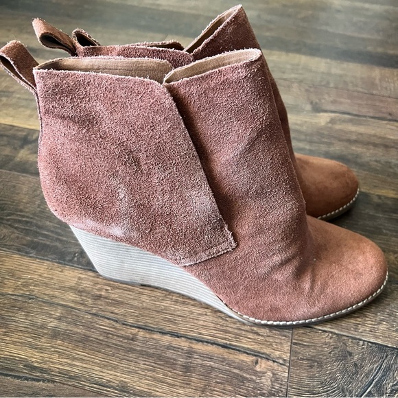 NWOT Lucky Brand Wedge Booties - Picture 2 of 5